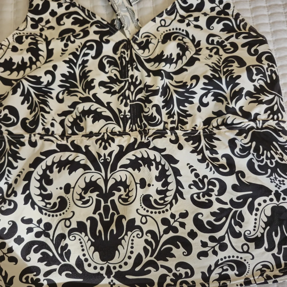 LANDS END BLACK AND WHITE TANKINI/BATHING SUIT TOP SIZE 16W